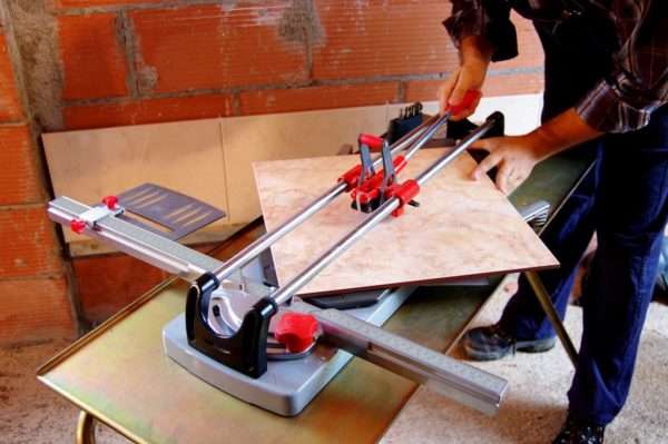 Как резать керамическую плитку: инструкция и меры предосторожности