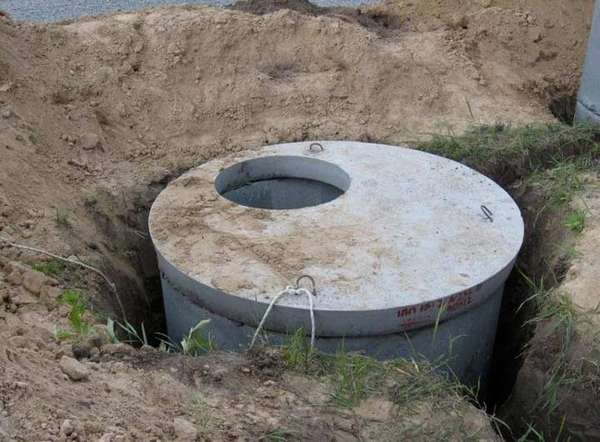 Накопитель канализационный из бетонных колец