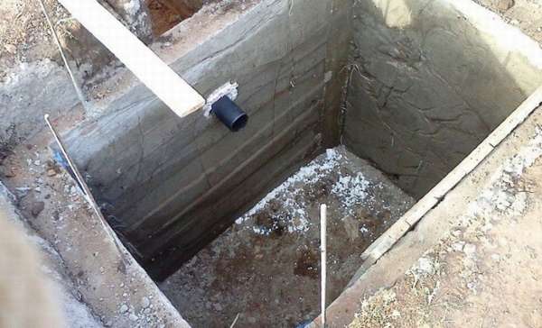 яма под дачный туалет