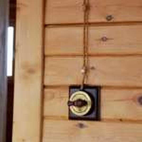 Электропроводка в деревянном доме: пошаговая инструкция, нюансы и некоторые особенности