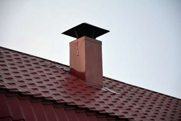 Зачем нужен короб для дымохода на крышу и как самостоятельно его сделать?
