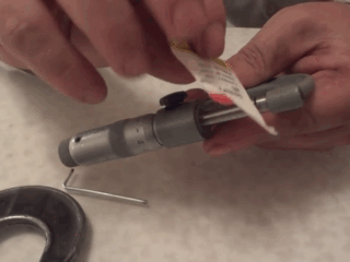 В помощь мастеру: подробная пошаговая инструкция как пользоваться микрометром